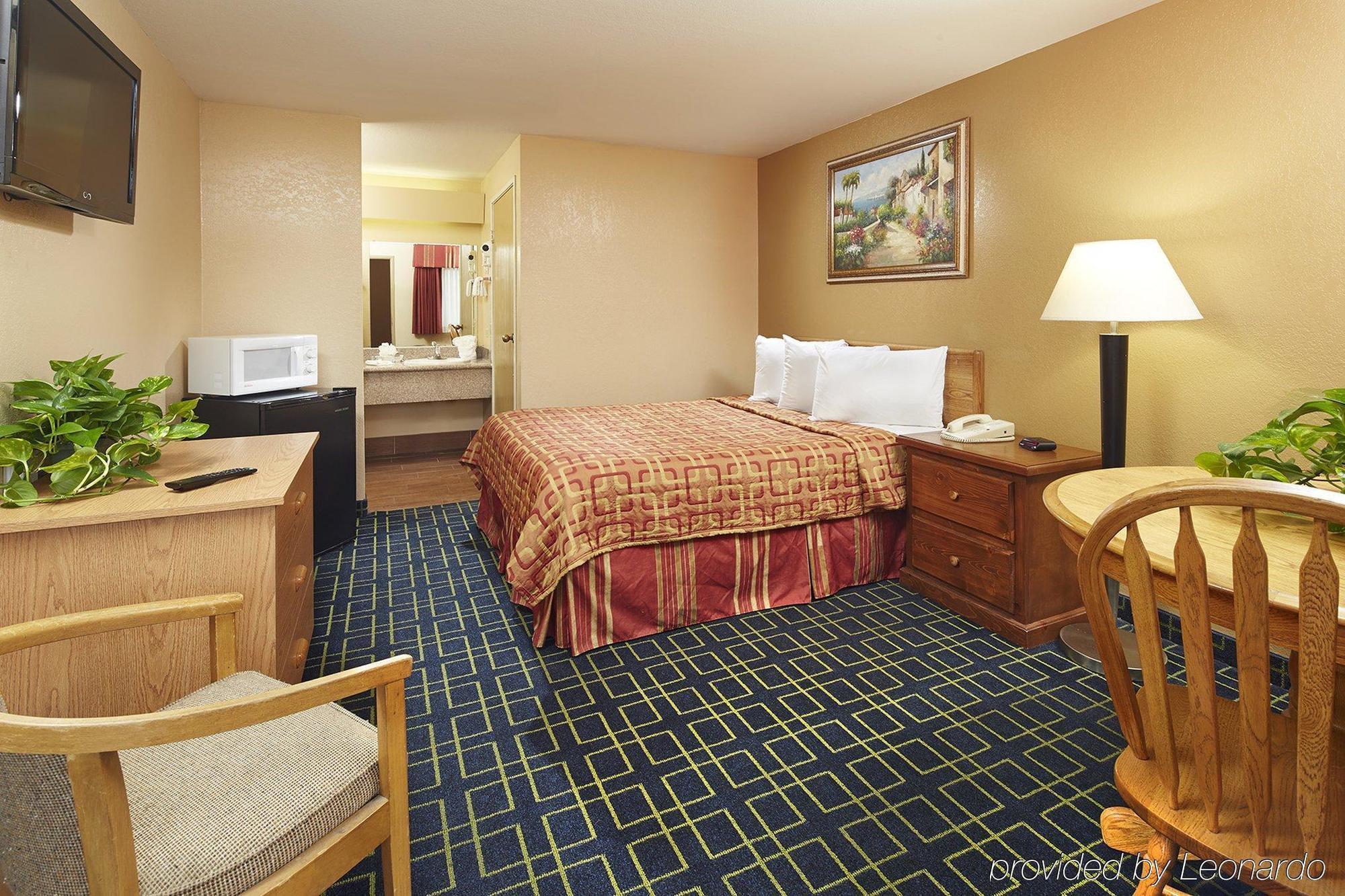 O'Cairns Inn And Suites Ломпок Екстериор снимка