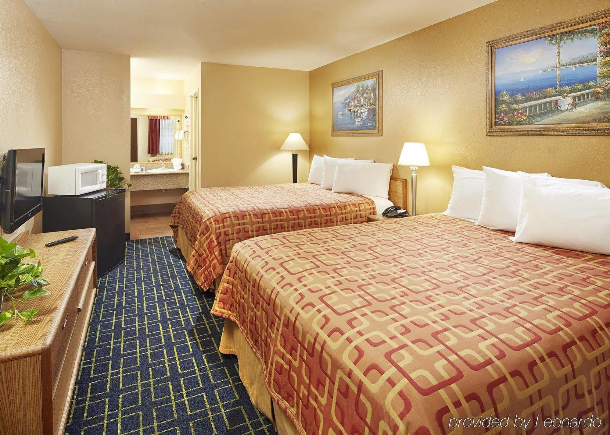 O'Cairns Inn And Suites Ломпок Екстериор снимка