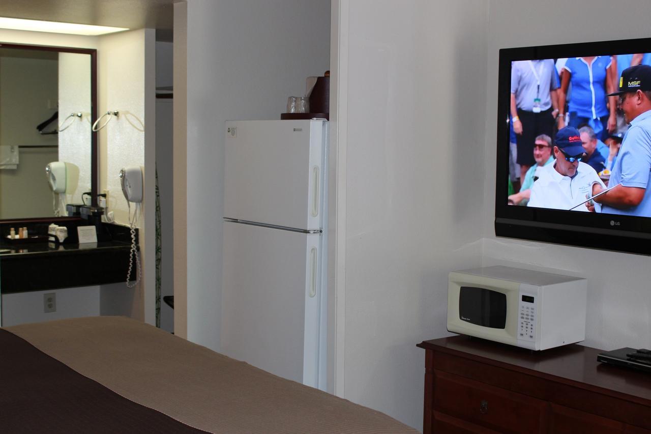 O'Cairns Inn And Suites Ломпок Екстериор снимка