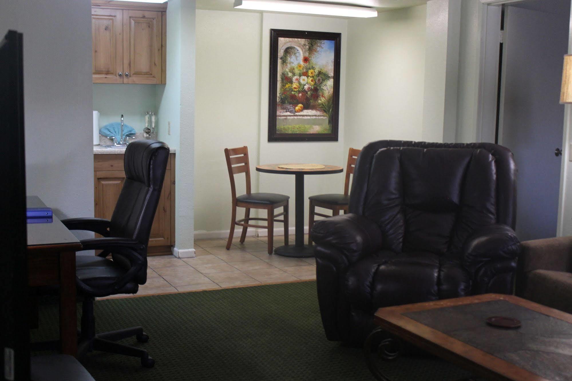 O'Cairns Inn And Suites Ломпок Екстериор снимка