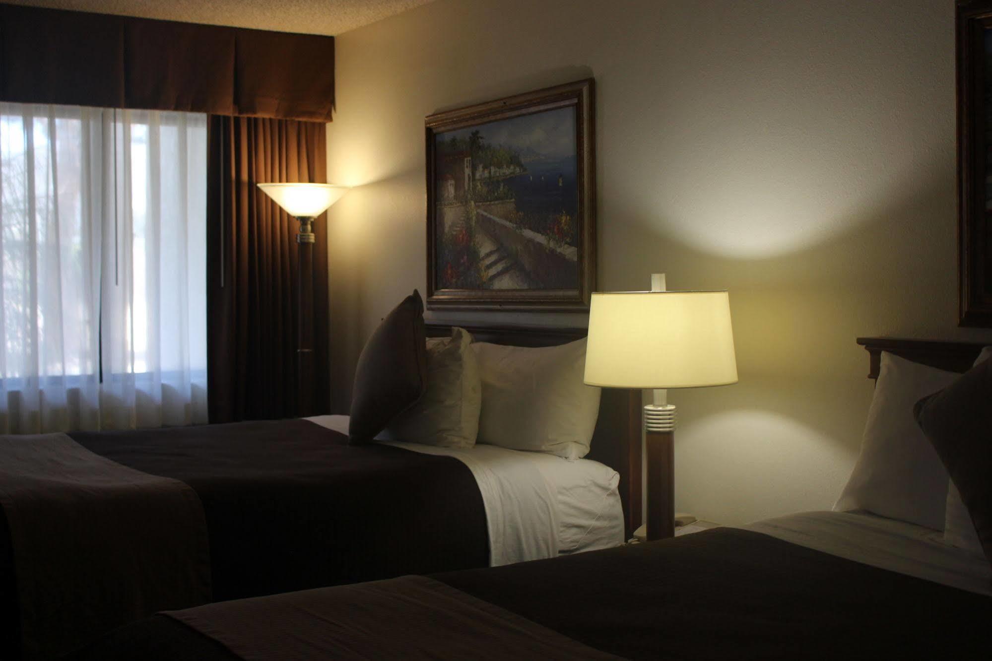 O'Cairns Inn And Suites Ломпок Екстериор снимка