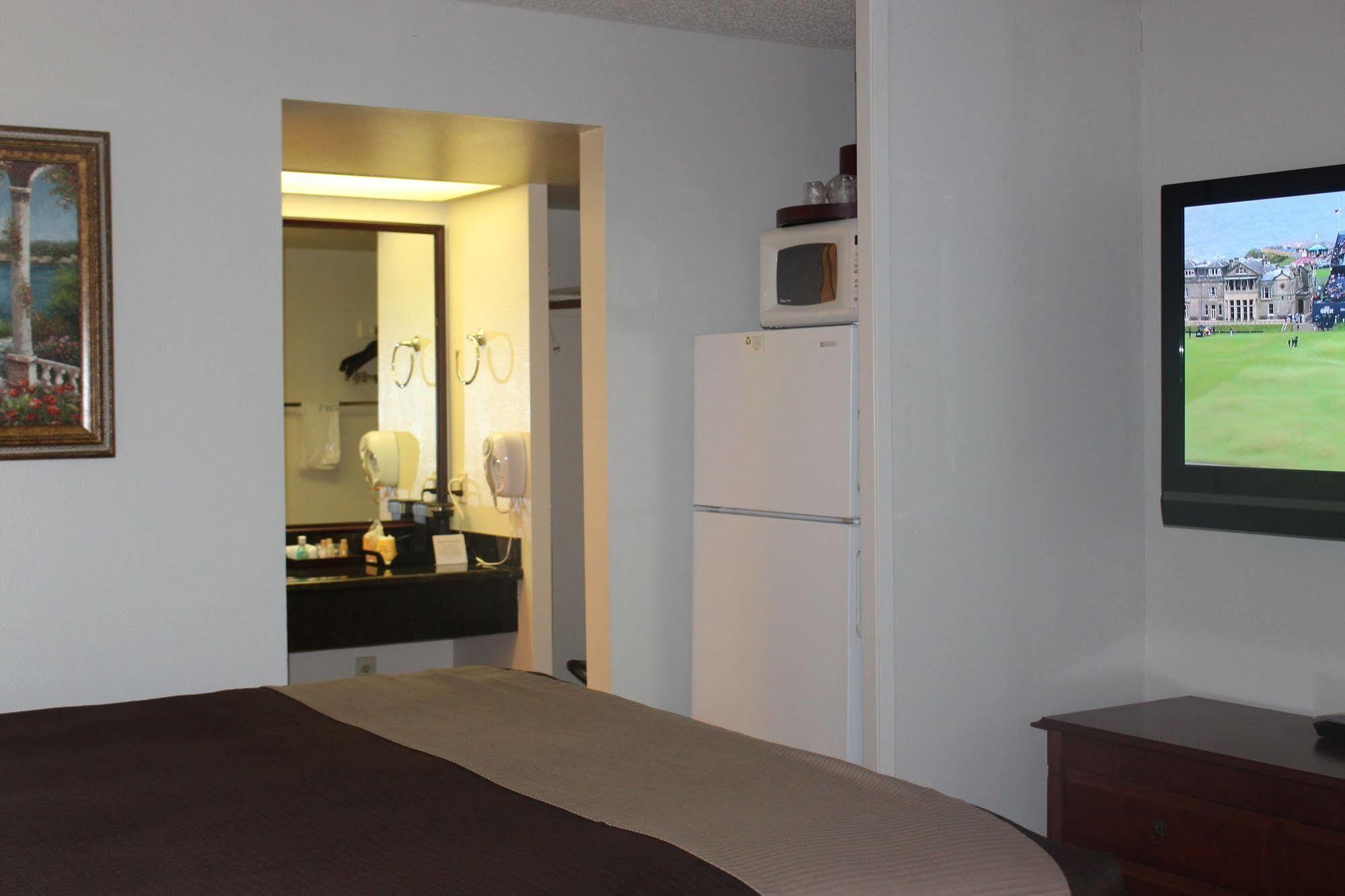 O'Cairns Inn And Suites Ломпок Екстериор снимка